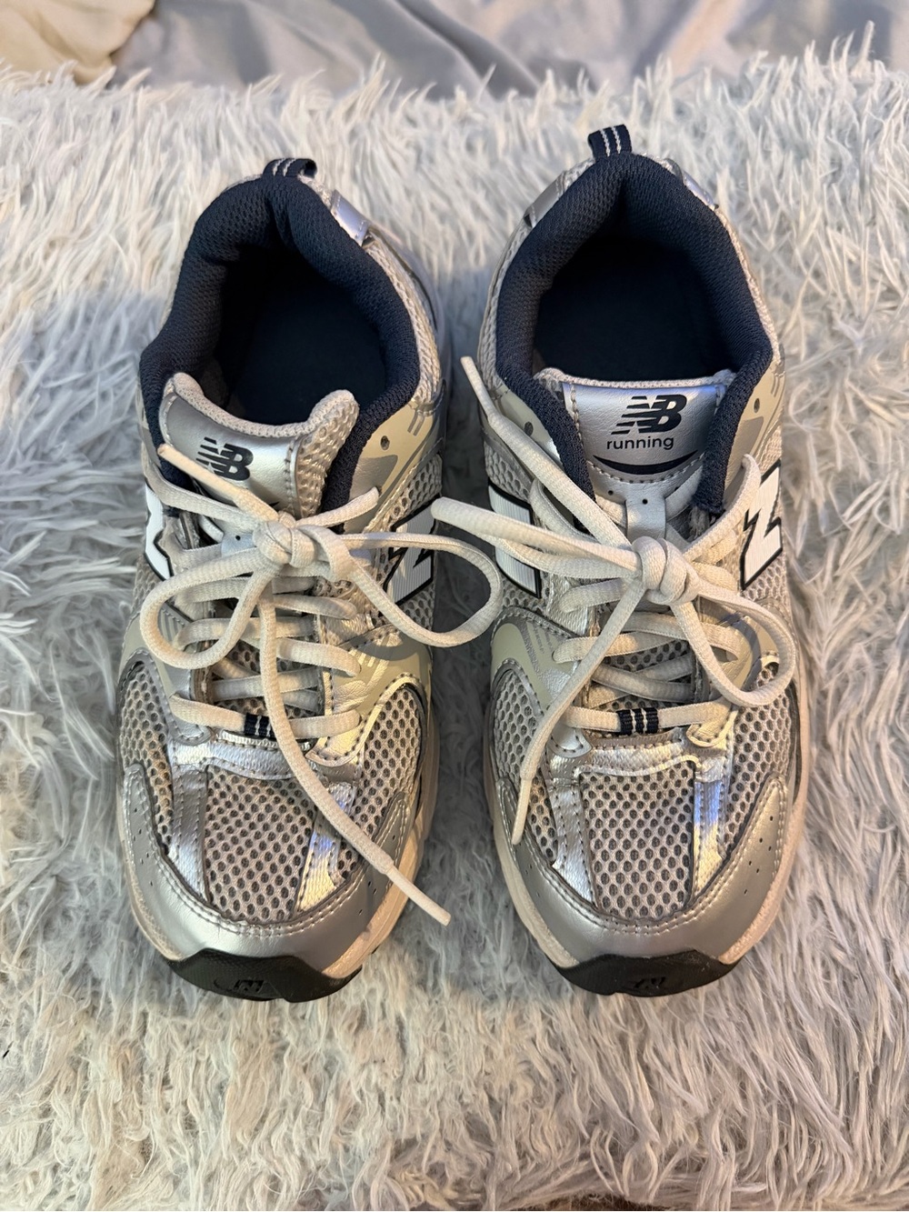 New Balance Kids Silver and Navy Mesh Sneakers size 4.5 youth